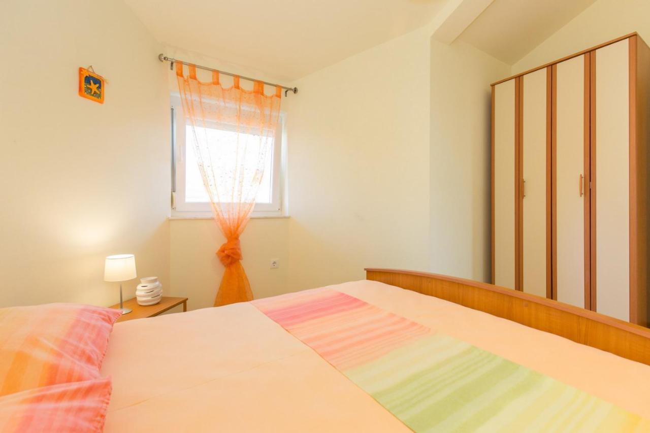 Apartments Mirjana * Central Location And Close To Beach Punat Zewnętrze zdjęcie