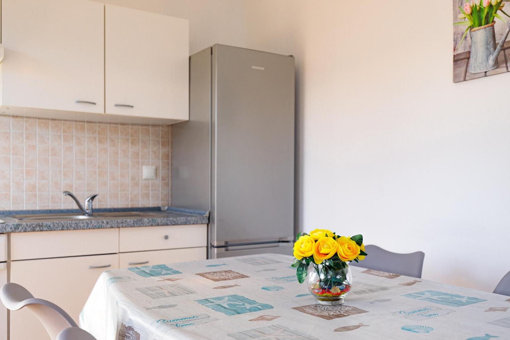 Apartments Mirjana * Central Location And Close To Beach Punat Zewnętrze zdjęcie